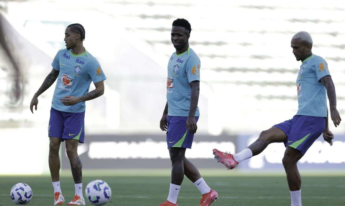 Seleção brasileira enfrenta Colômbia no Mané Garrincha nesta quinta-feira (20)