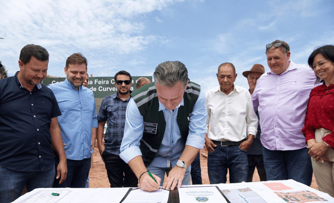 Fávaro assina ordem de serviço para construção da Feira Coberta em Curvelândia (MT)