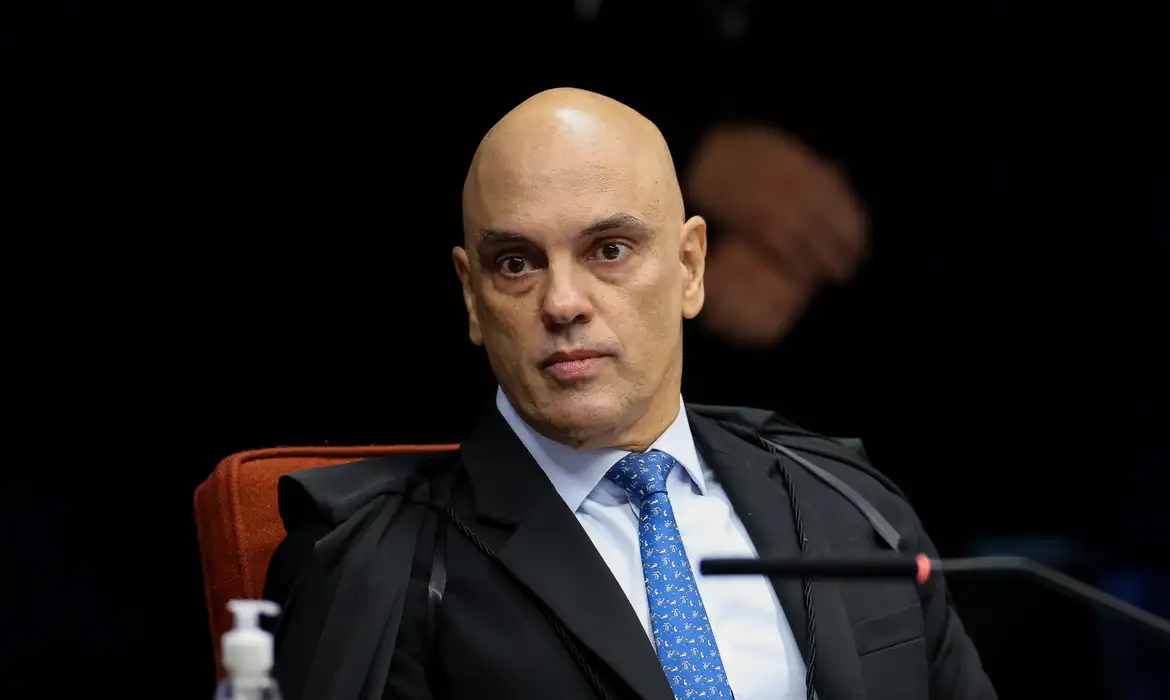 Moraes vota para que Bolsonaro seja réu por tentativa de golpe