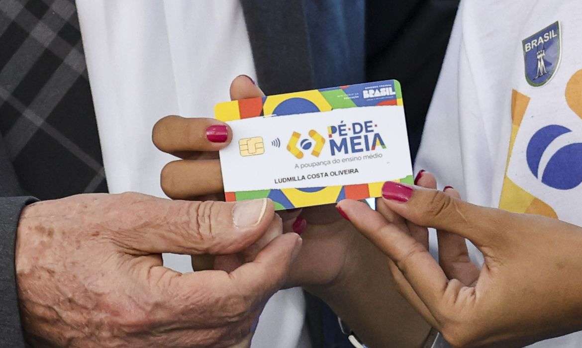 Programa Pé-de-Meia 2025: Estudantes já começaram a receber R$ 200 por mês