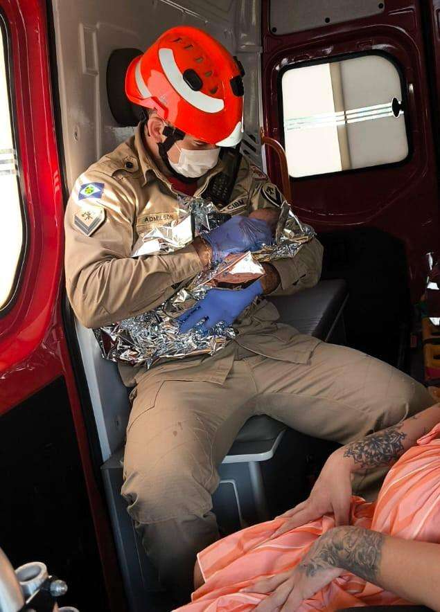 Bombeiros realizam parto de emergência em residência e resgatam mãe e bebê em Mato Grosso