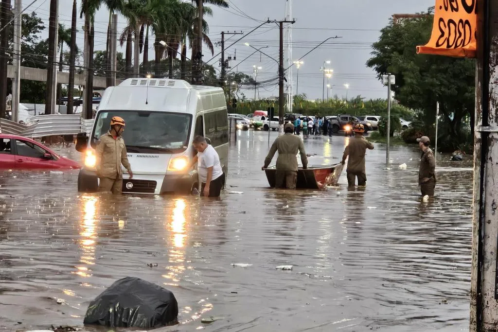 Temporal provoca 40 ocorrências em Cuiabá e mobiliza Corpo de Bombeiros