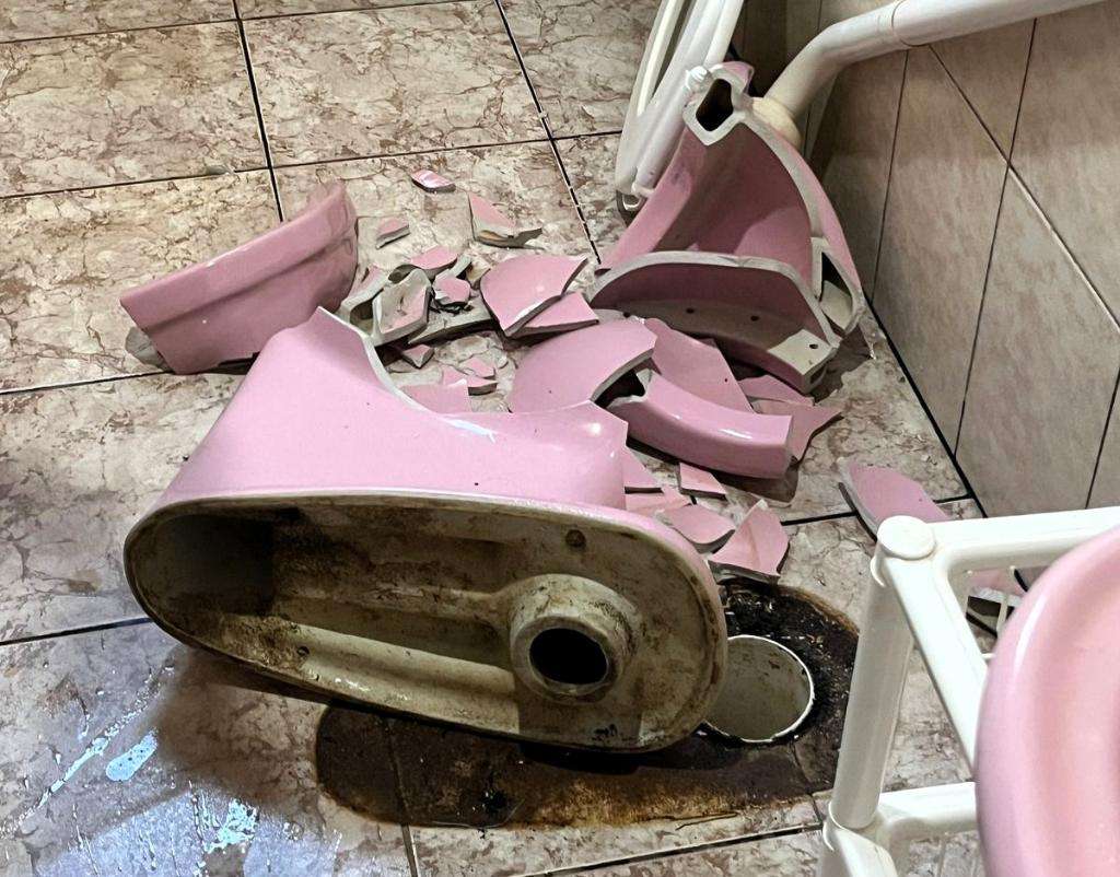 Corpo de Bombeiros de Mato Grosso socorre mulher ferida após queda em vaso sanitário