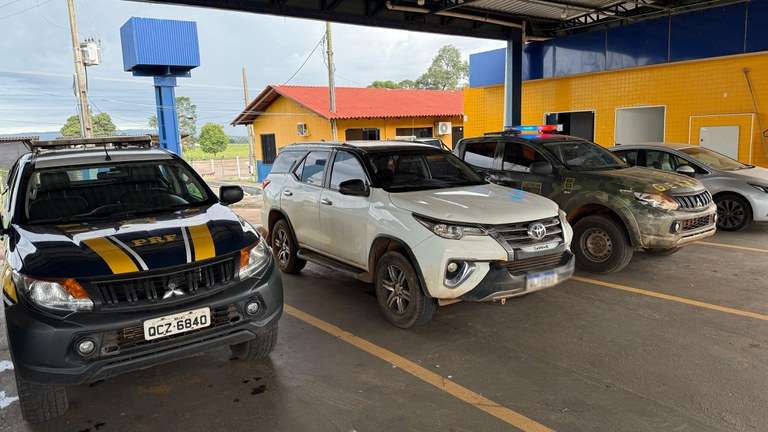 Polícia Rodoviária Federal e GEFRON recuperam Hilux roubada em Pontes e Lacerda