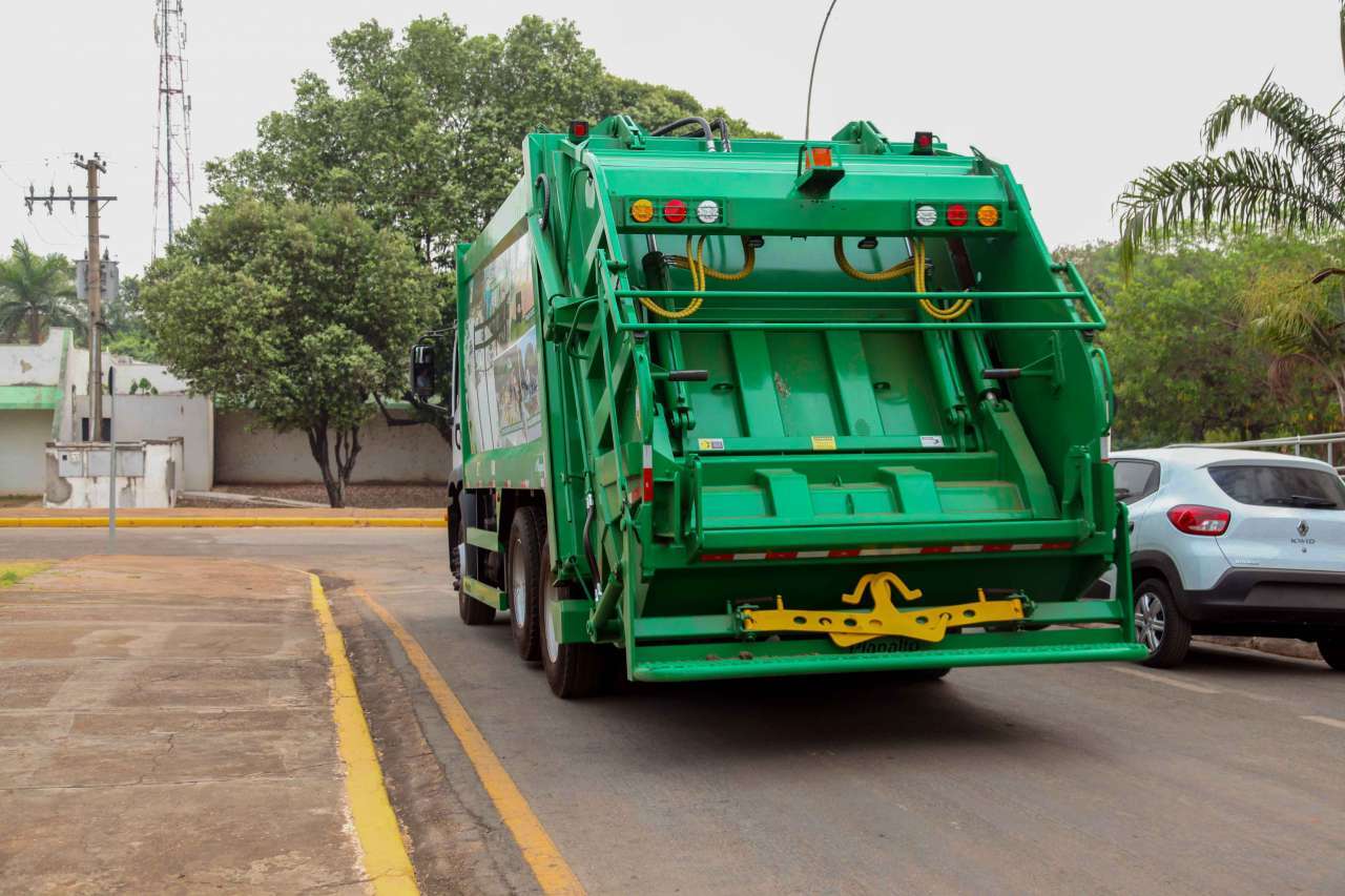 Prefeitura cobra eficiência na coleta de lixo doméstico em Várzea Grande