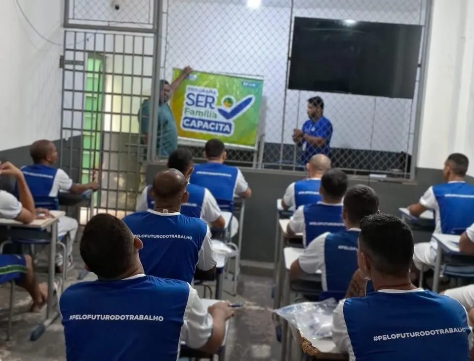 Em Mato Grosso, reeducandos iniciam curso de revestimento cerâmico em unidade prisional