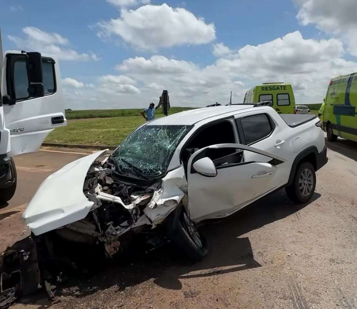 Cinco pessoas ficam feridas em colisão entre três veículos na BR-163, em Lucas do Rio Verde