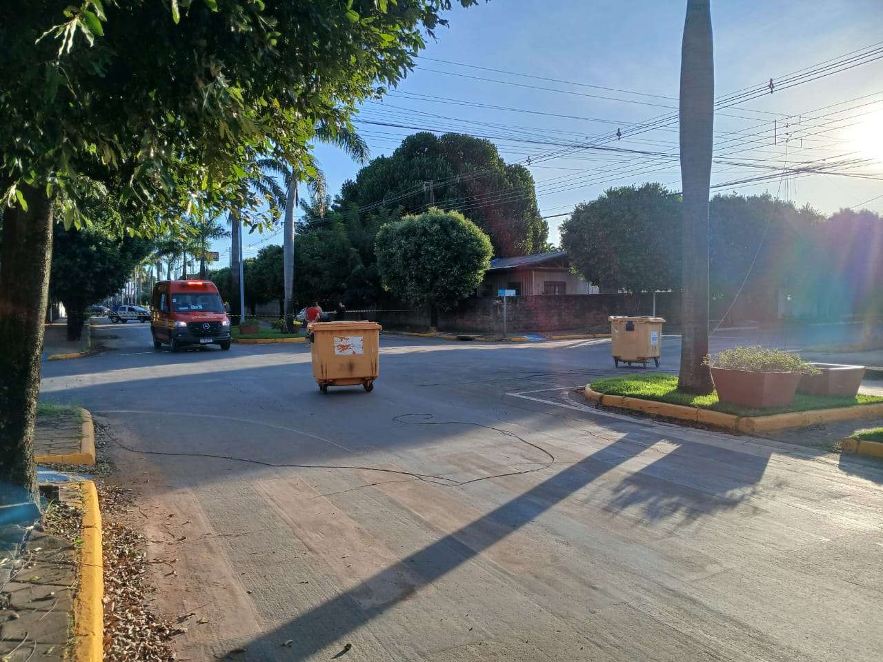 Fio energizado na via pública gera risco e mobiliza Corpo de Bombeiros em Lucas do Rio Verde