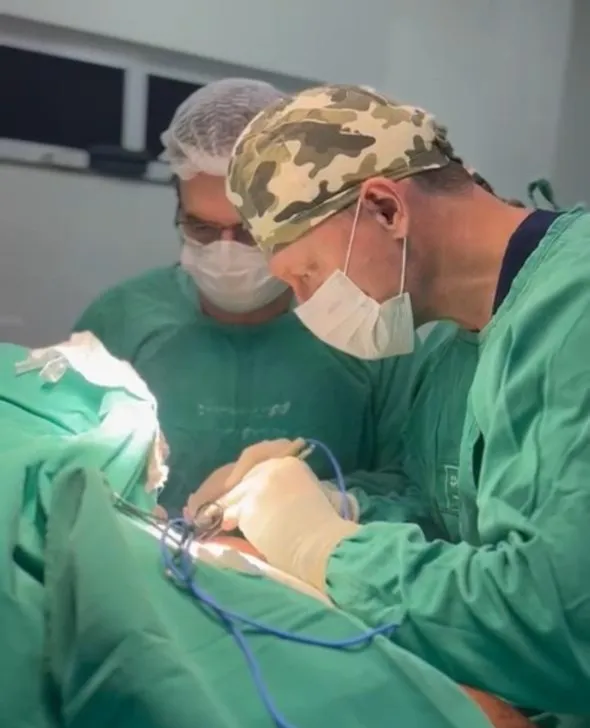 Hospital São Lucas realiza cirurgia inédita para tratar síndrome rara no Mato Grosso