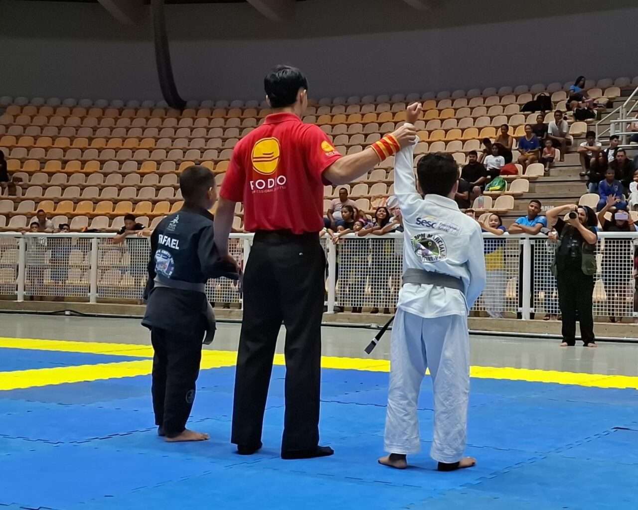 Atletas do projeto ‘Lutando pelo Futuro’, parceria entre o Sesc-MT e a PM, conquistam medalhas em campeonatos
